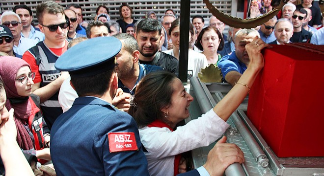 Şehit Uzman Çavuş Cankaya için evinin önünde helallik alındı