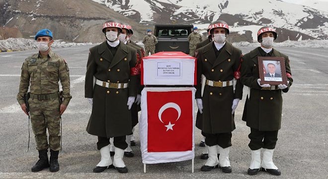 Şehit Uzman Çavuş Durhan için Hakkari'de tören