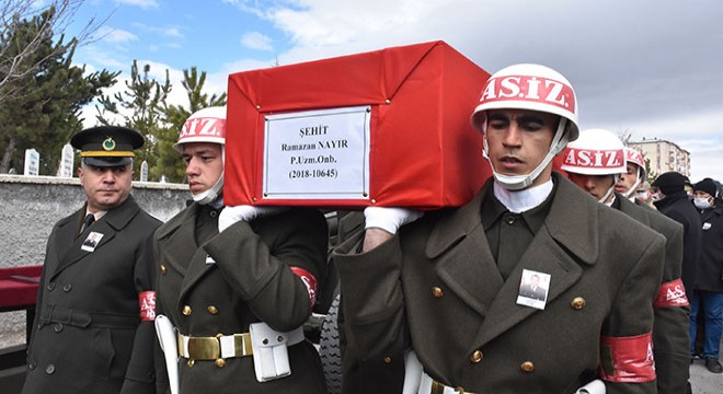 Şehit Uzman Onbaşı Ramazan Nayir, son yolculuğuna uğurlandı