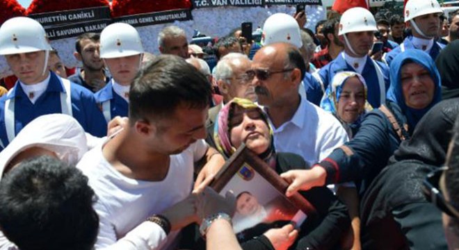 Şehit Uzman Onbaşı Sağlam'ın cenazesi, Van'da toprağa verildi