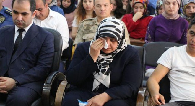 Şehit annesi, oğlunun adı verilen kütüphane açılışında duygulandı