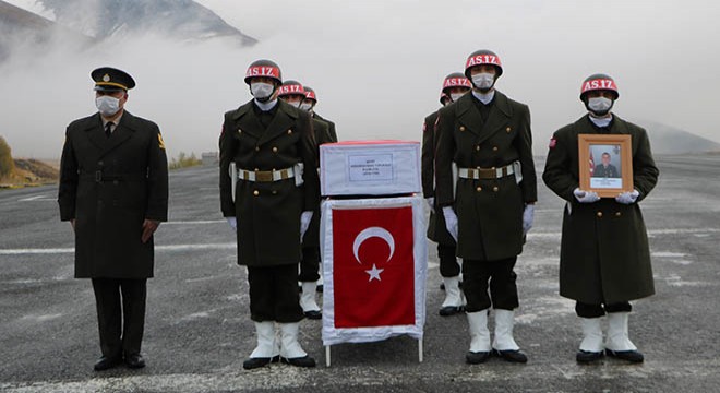 Şehit asker, Hakkari'de düzenlenen törenle memleketine uğurlandı