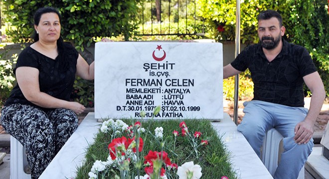 Şehit kardeşlerinin aşkı şehitlikte yeşerdi