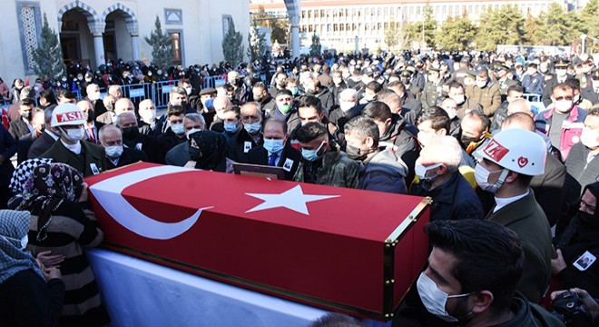 Şehit nişanlısını, asker selamı ile uğurladı