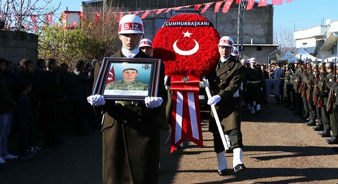Şehit sözleşmeli er, son yolculuğuna uğurlandı