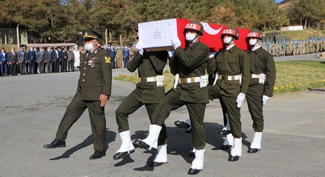 Şehit uzman çavuş için Hakkari'de uğurlama töreni