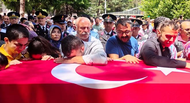 Şehit Uzman Çavuş Bozkurt, son yolculuğuna uğurlandı