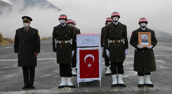 Şehit asker, Hakkari de düzenlenen törenle memleketine uğurlandı