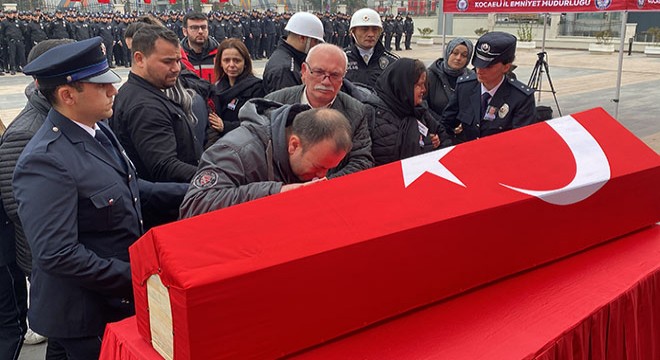 Şehit trafik polisinin cenazesi, törenle memleketine uğurlandı