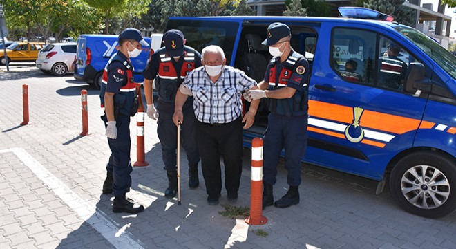 Şehre taşınmak isteyen eşini tabancayla vurdu
