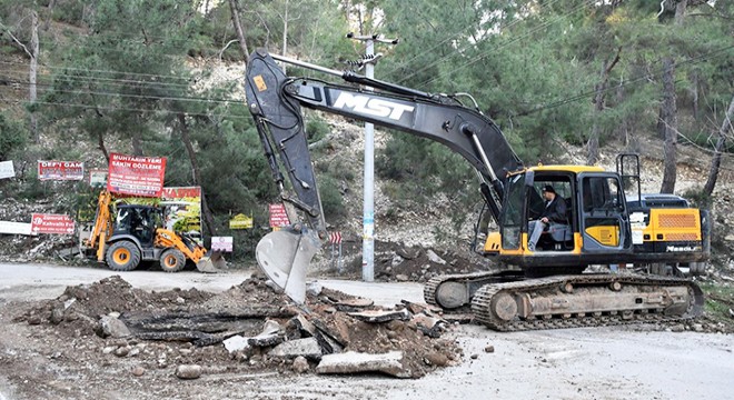 Sel sularının yıktığı köprüler onarıldı
