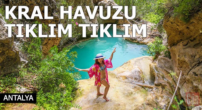 Şelale üzerindeki 'kral havuzu' tıklım tıklım
