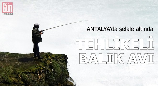 Şelale altında tehlikeli balık avı