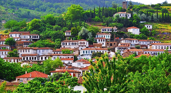 Selçuk ta kurulmak istenen mermer ocağına tepki