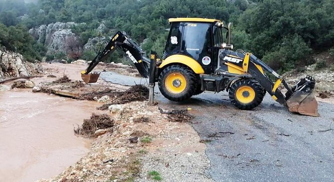 Selde mahsur kalan öğrenciler kurtarıldı