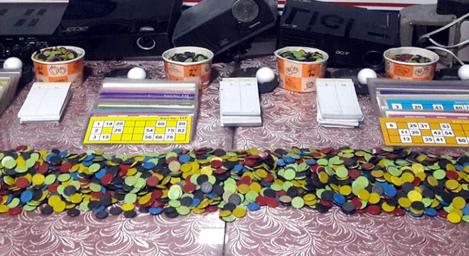 Sendika binasında kumar oynarken yakalandılar