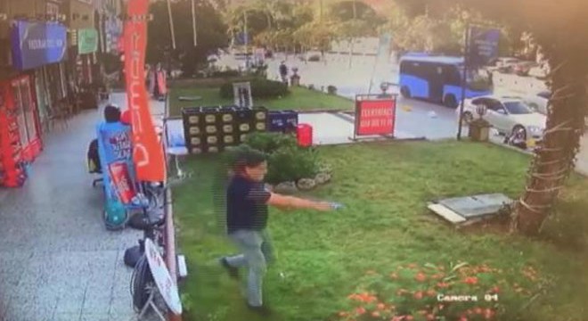 Senet çetesinin iş yeri sahibine silahlı saldırı anları