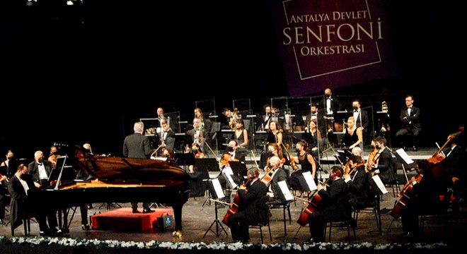 Senfoni de piyano konseri