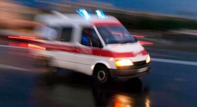 Sepetli motosiklet dereye uçtu: 5 yaralı