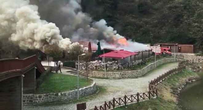 Sera Gölü kıyısındaki sosyal tesis yandı