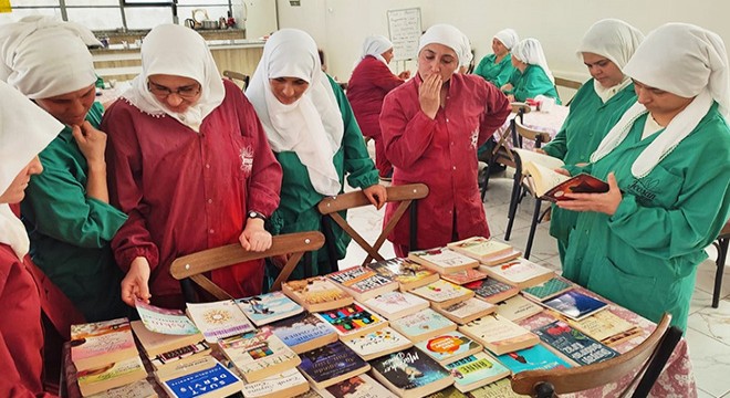 Sera çalışanı kadınlara kitap okuma saati