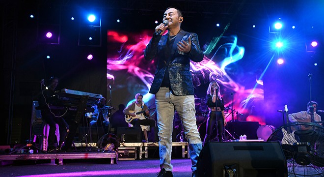 Serdar Ortaç Kemer'i coşturdu