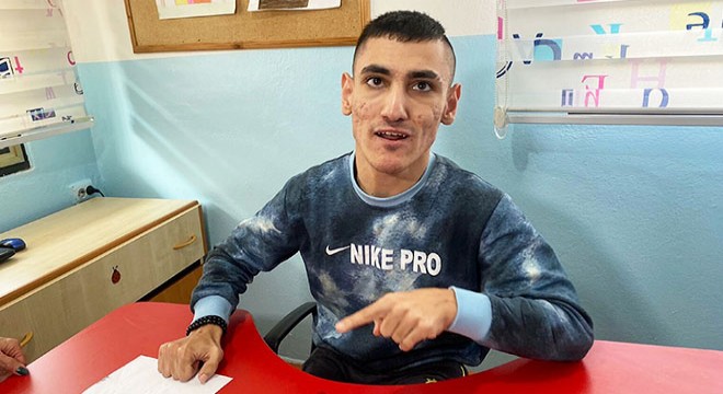 Serebral palsili Selim, engelleri şiirle aşıyor