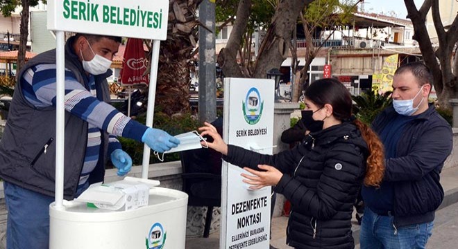 Serik Belediyesi'nden vatandaşa maske