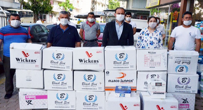 Serik MHP'den çocuklara ayakkabı