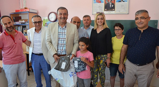 Serik'te 100 öğrenciye hediye