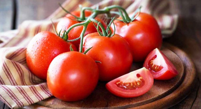 Serik'te 3 ton domates yüklü araç çalındı