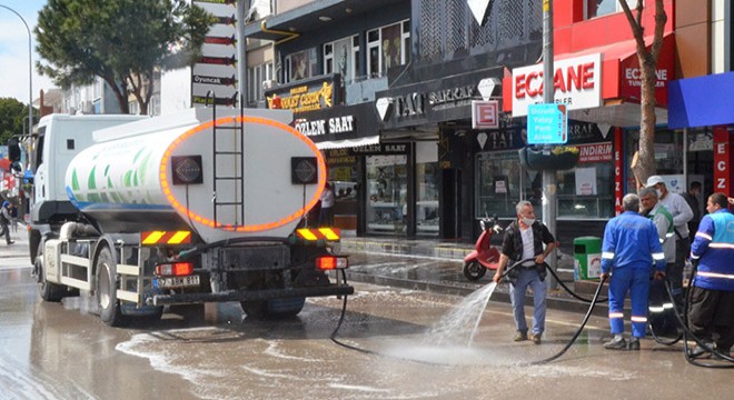 Serik'te cadde ve sokaklar dezenfekte edildi