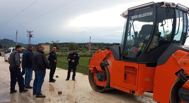 Serik'te iş makinelerinin camları kırıldı