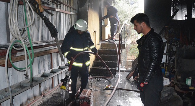 Serik'te iş yeri yangını