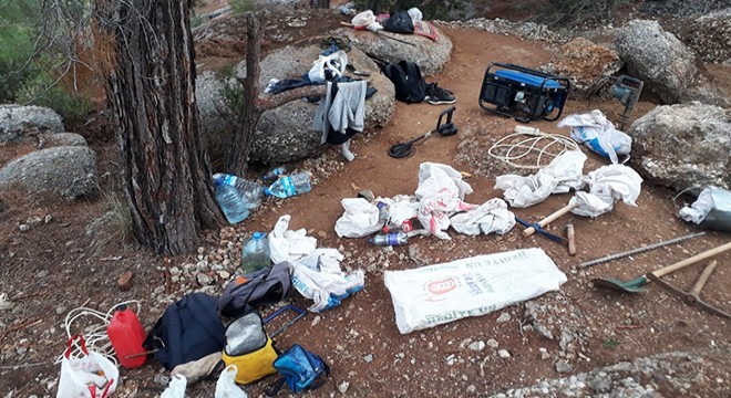Serik'te kaçak kazı baskını: 3 gözaltı