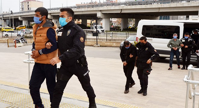 Serik'te marketten hırsızlık yapan şüpheliler yakalandı