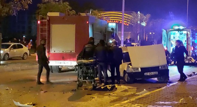 Serik'te nişan dönüşü kaza: 3 yaralı