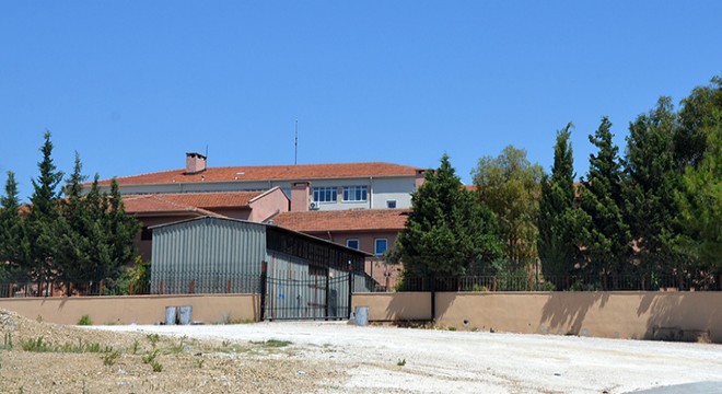 Serik'te okulu soydu, tutuklandı