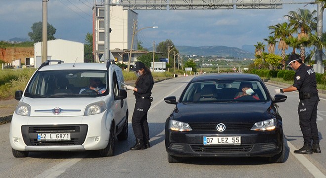 Serik'te polis denetimlerini sürdürdü