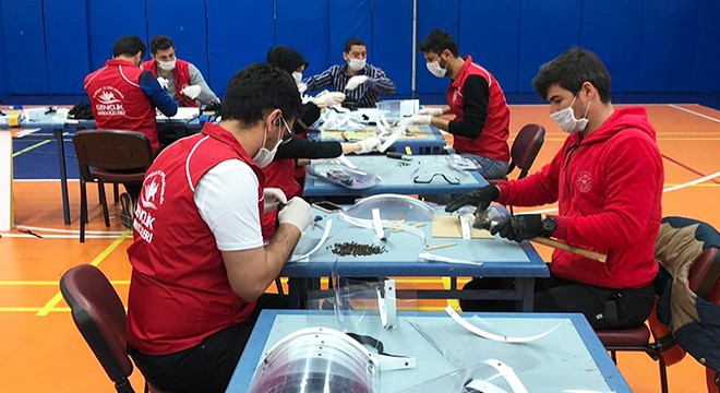 Serik'te siperlikli maskeler dağıtıldı