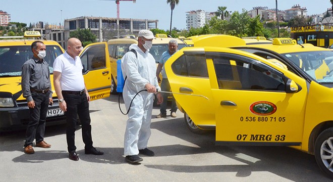Serik'te taksi ve duraklar dezenfekte edildi