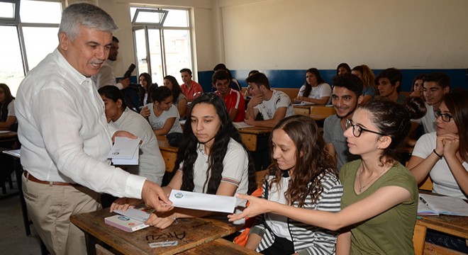 Serik Belediyesi nden öğrencilere hediye