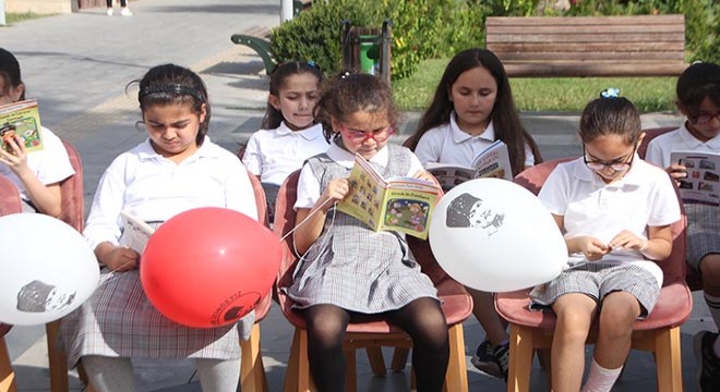 Antalya da kitap okuma etkinliği yapıldı