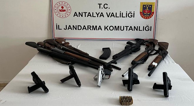 Serik te kaçak silah operasyonu