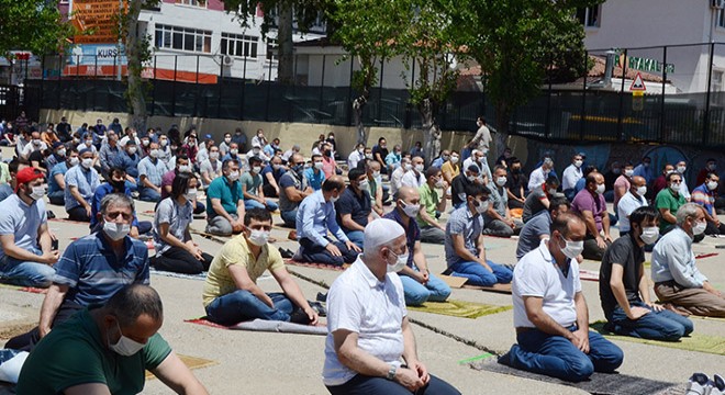 Serik te kısıtlama sonrası ilk cuma namazı