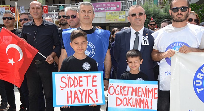 Serik te öğretmenlerden şiddete karşı eylem