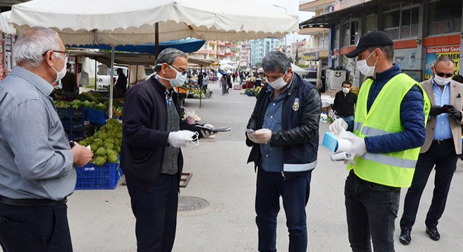 Serik te pazara maskesiz giriş yasak