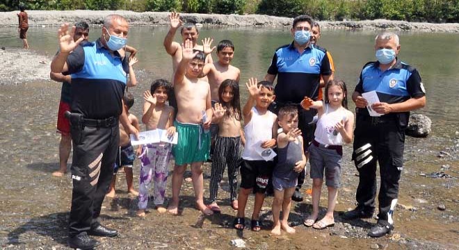 Serinlemek için dereye girenlere polis uyarısı