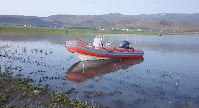 Serinlemek için girdiği baraj gölünde boğuldu