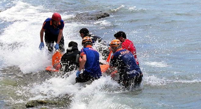 Serinlemek için girdiği denizde boğuldu